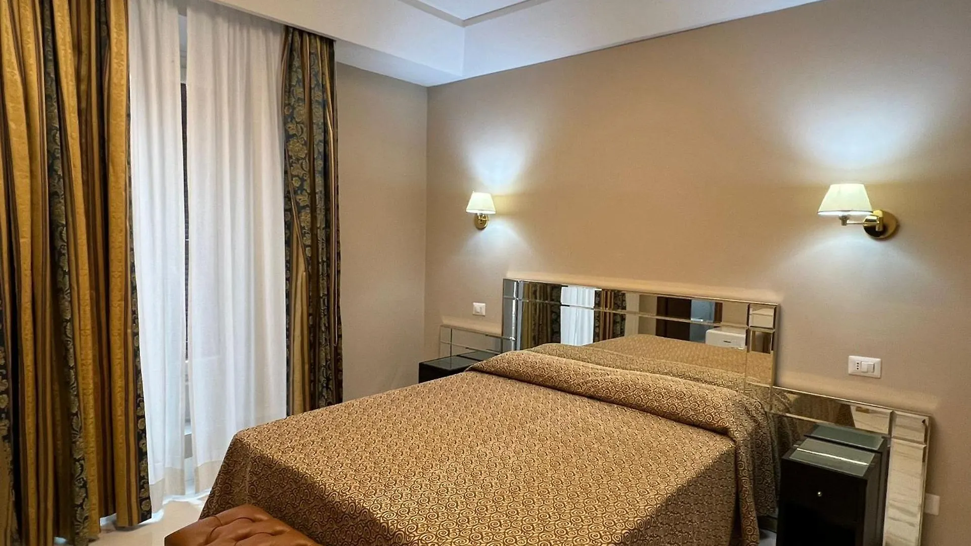 Hotel Garda Roma 3*,  İtalya